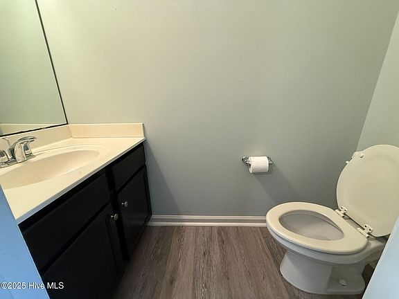 5th image of 519 Oyster Rock Ln