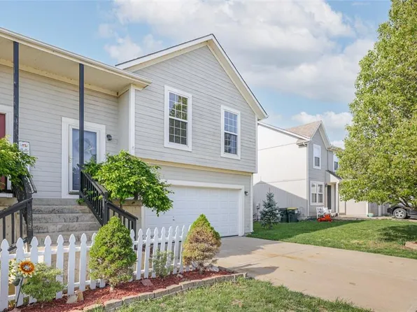 1411 S 5th St E, Louisburg, KS 66053