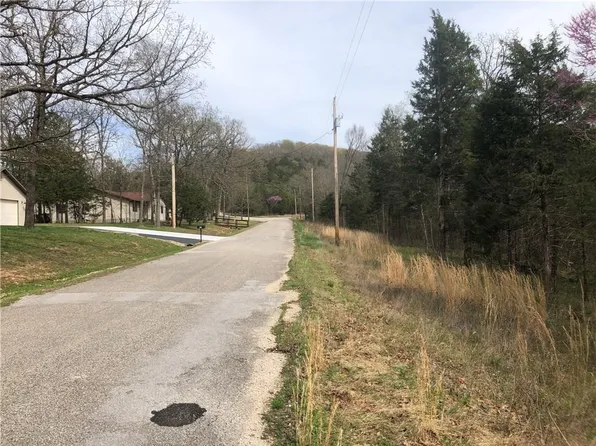 Walnut Ave, Eureka Springs, AR 72631