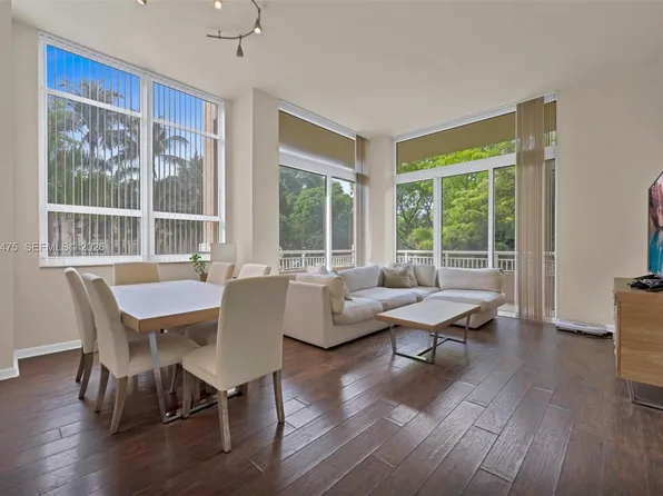 19501 W Country Club Dr APT 208, Aventura, FL 33180