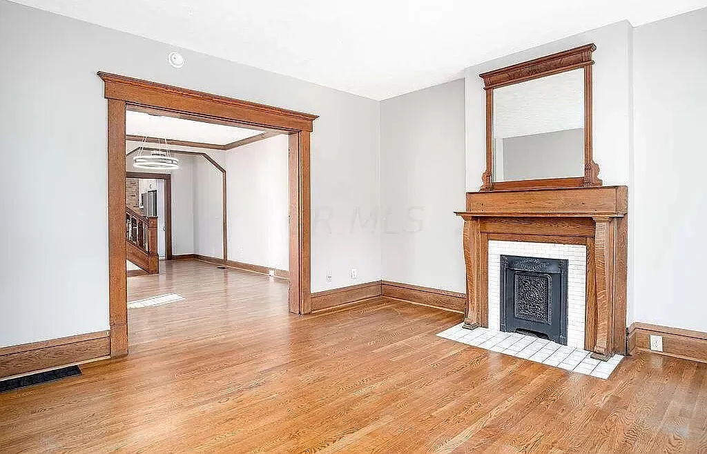 925 Mount Pleasant Ave — Photo 3