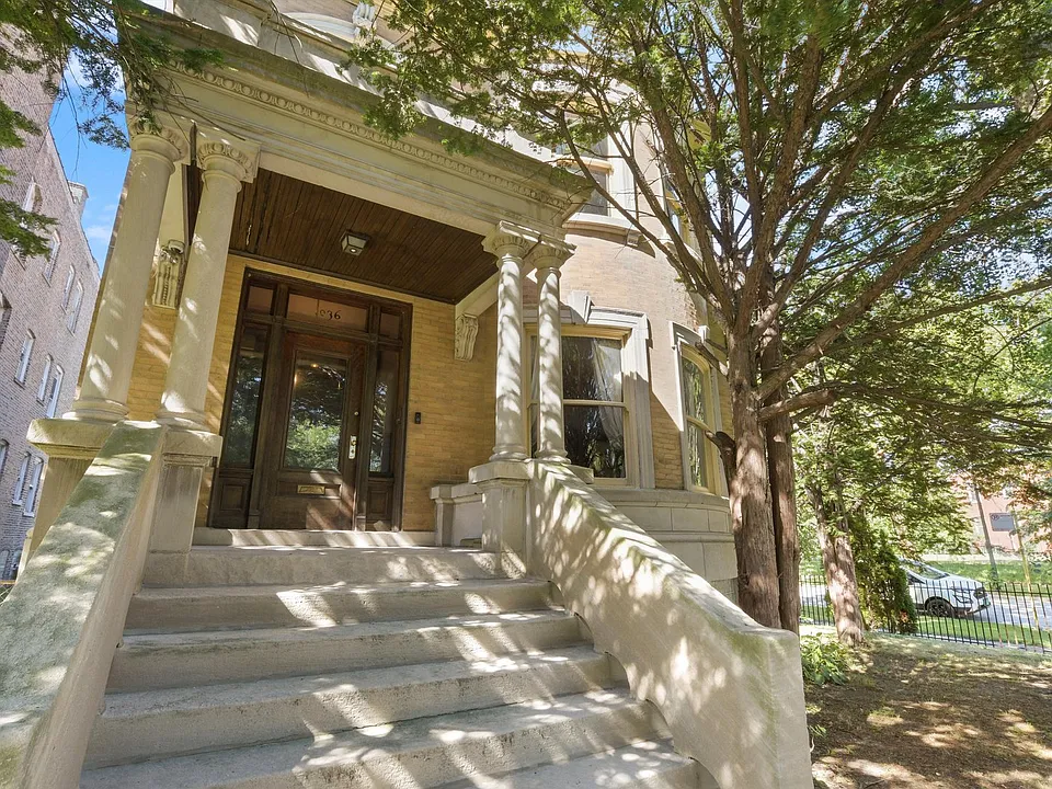 1036 W Garfield Blvd