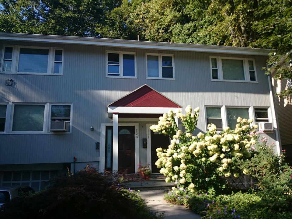 2nd image of 121 Chestnut St