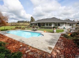 870 Rainshine Ct, Penngrove, CA 94951