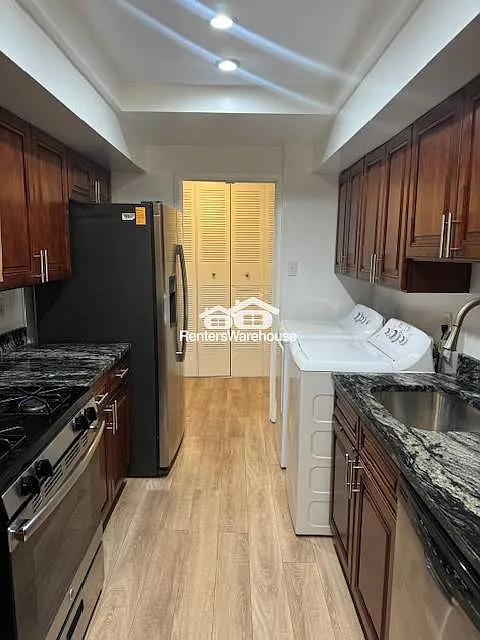 Available Now - Updated 2 Br 2 Bath Condo — Photo 2