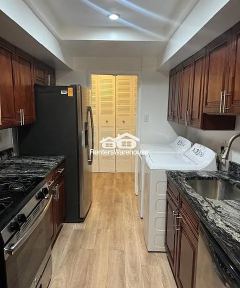 10236 Prince Pl #T4 — Photo 2