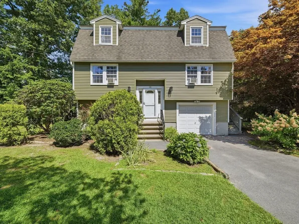 121 Regina South Dr, Tewksbury, MA 01876