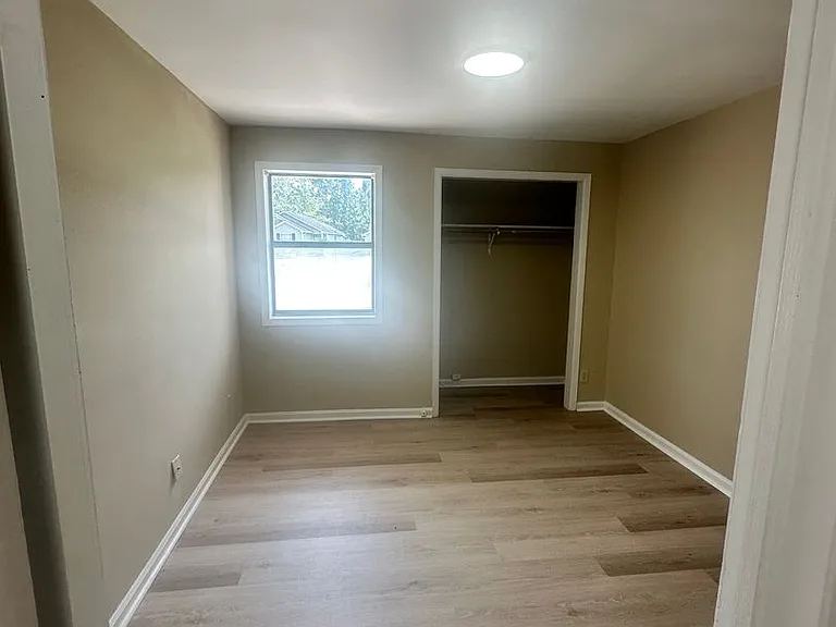 2738 Tyndall Dr — Photo 12