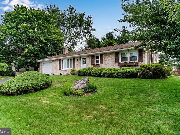 3rd image of 120 Darr Ave
