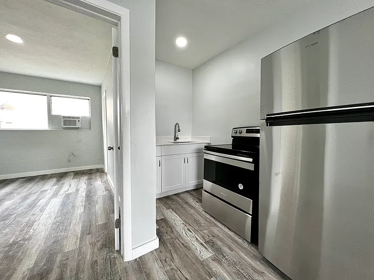 750 NW 9th Ave #3B — Photo 4