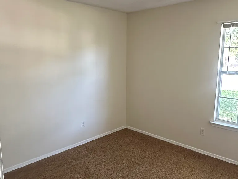 1459 Fredonia St — Photo 2