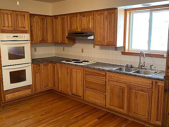 5th image of 283 Iona Ave