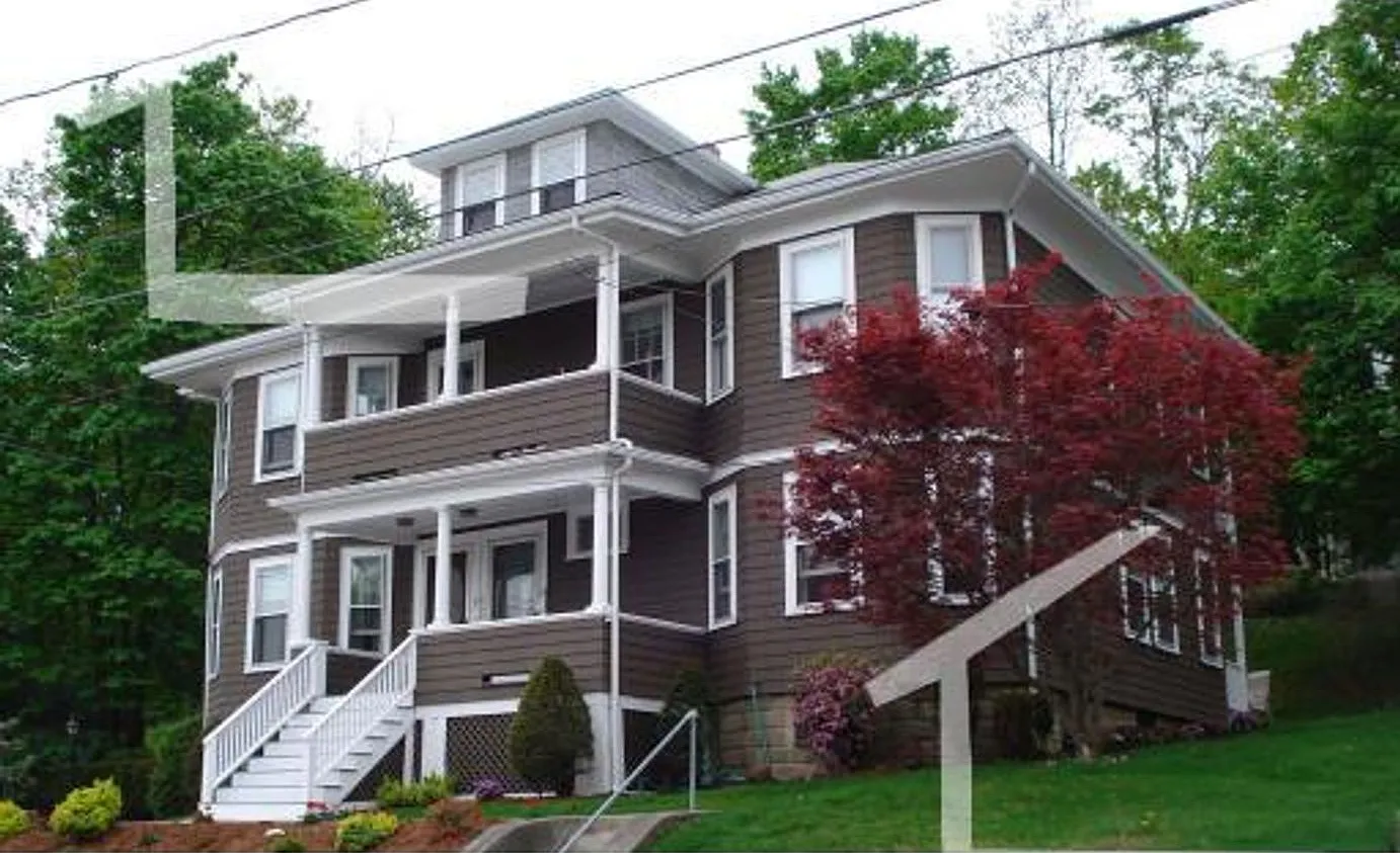 Huge, nicely renovated, pet friendly 3 bed unit! — Photo 2