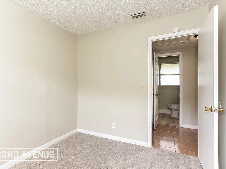 8645 Samona Dr W — Photo 16