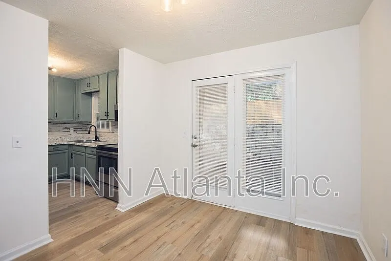 2 bed, 2.5 bath, 1100 sqft, $1,395 — Photo 3