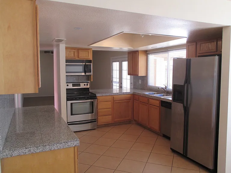 2131 E Palmcroft Dr — Photo 9