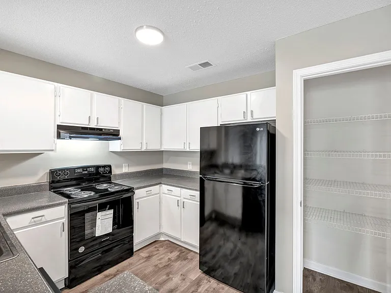 Elm Creek Apartments — Photo 38