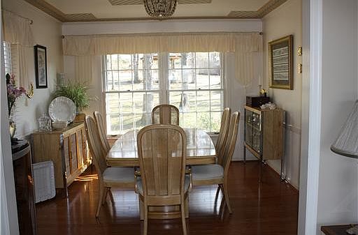 5th image of 1547 E Hope St