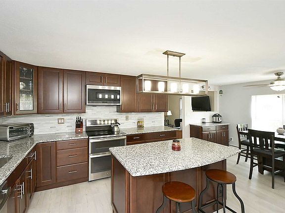 5th image of 10 Lacebark Ln