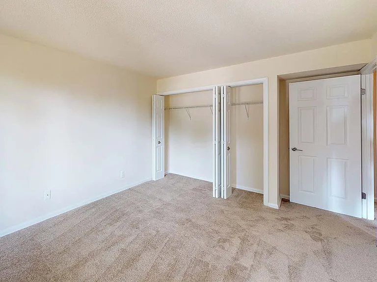 Tysons Glen Apartments and Townhomes — Photo 21