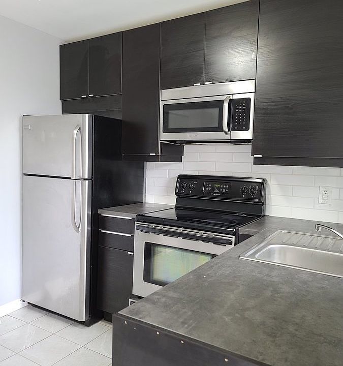 1st image of 825 Hanna St E #825