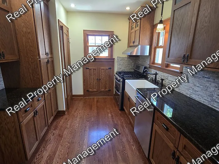 822 Jefferson St — Photo 4