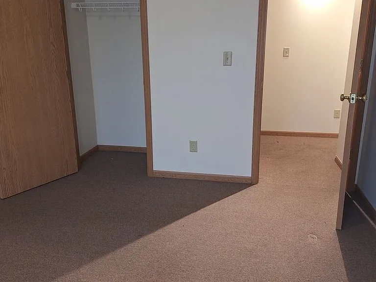 436 W Light St — Photo 11