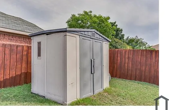 3933 Silver Springs Dr — Photo 20