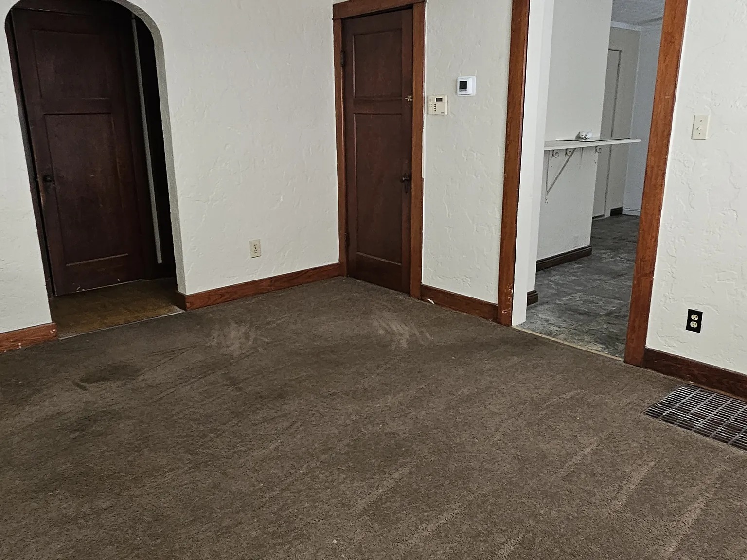 3 bed, 1102 sqft, $1,100 — Photo 4