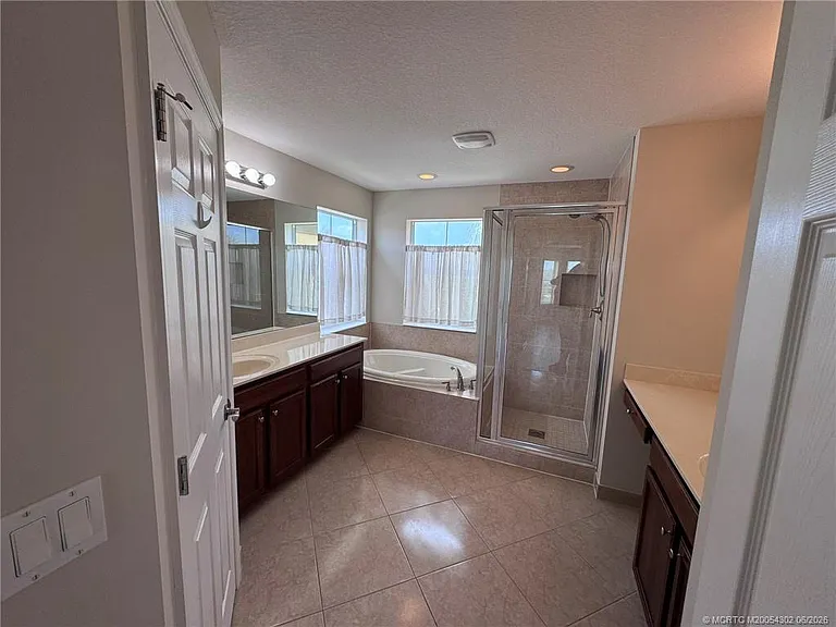 11239 SW Barton Way — Photo 32