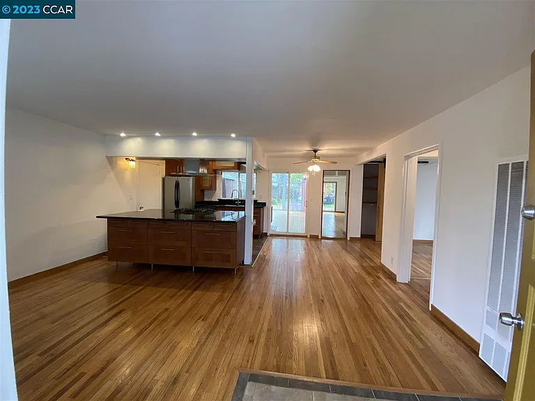 1414 San Carlos Ave — Photo 5