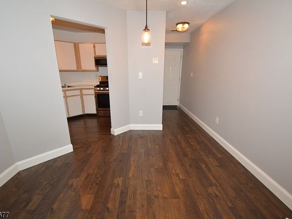 5th image of 73 Maple Ln