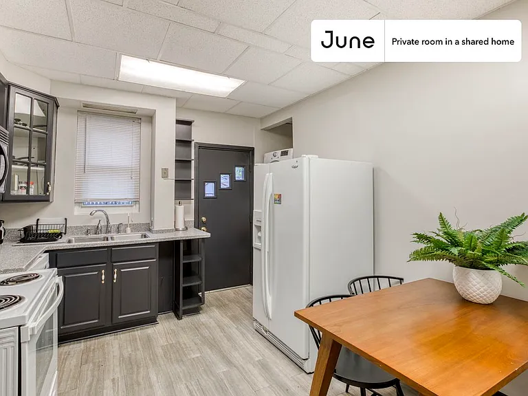 735 Girard St NW #2C — Photo 8