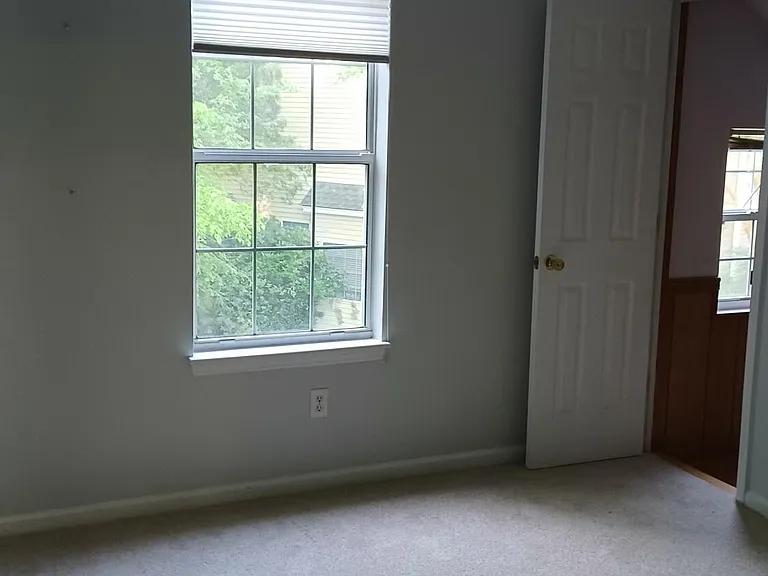5407 Crosland Ct E — Photo 23