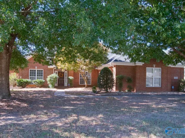 3206 Ashlar Trl SE, Owens Cross Roads, AL 35763