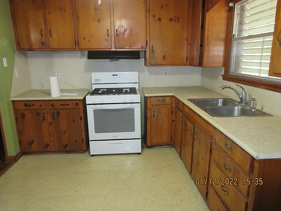 4th image of 1101 Woodlawn Dr