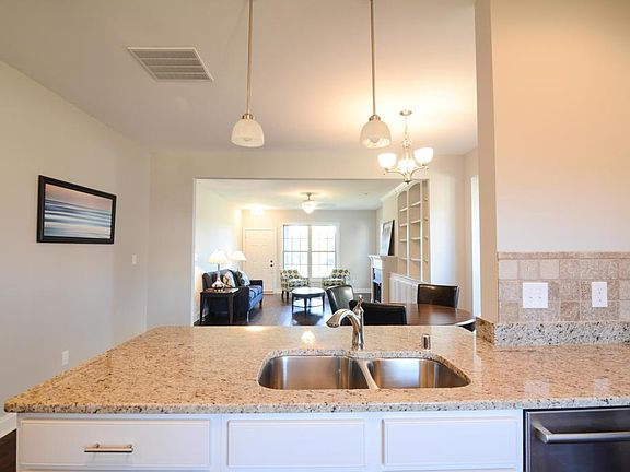 5th image of 3272 Beaumont Centre Cir