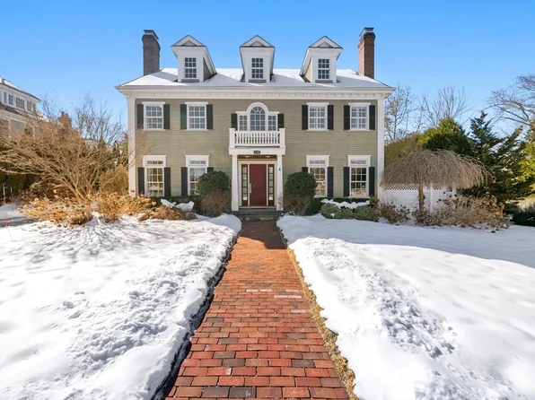 169 Grove St, Wellesley, MA 02482