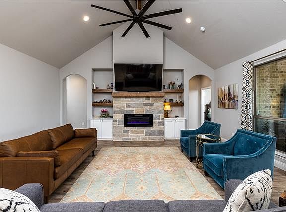 5th image of 9301 Hidden Pond Dr