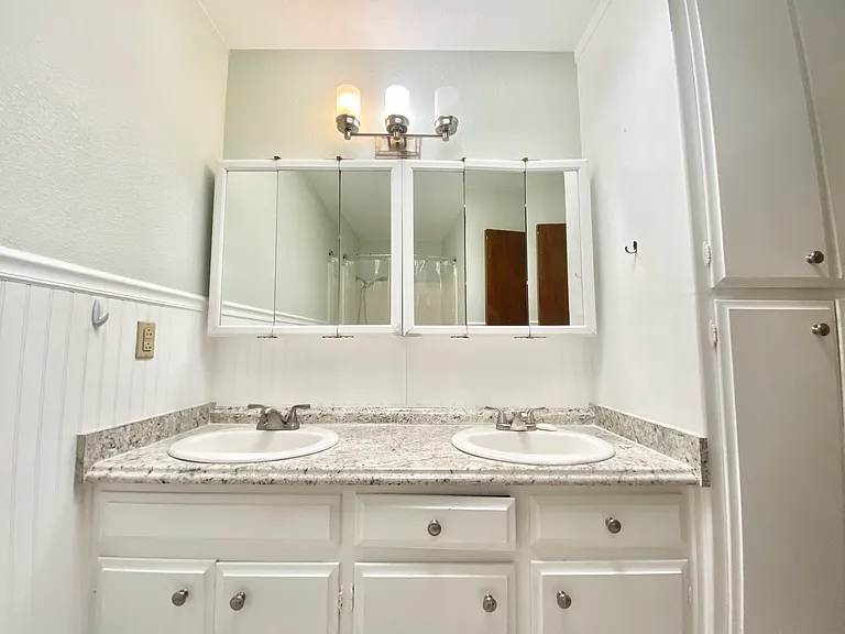 1529 Oak Ave — Photo 9
