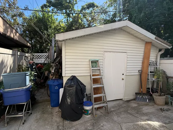 1152 Jefferson Avenue image 16 of 16