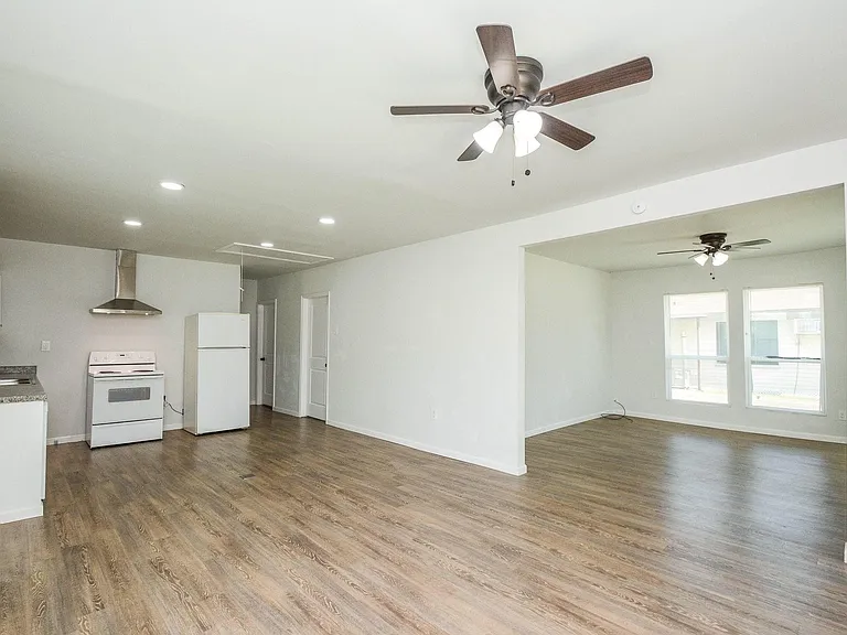 3013 Brackenridge St — Photo 5