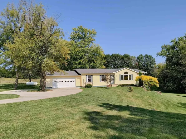 2742 Quarry Hill Rd, Decorah, IA 52101