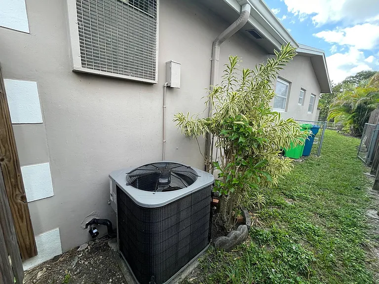 8136 NW 21st Ct — Photo 26