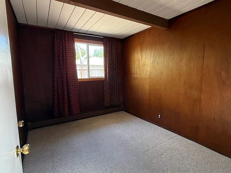837 Sutter Ave — Photo 8