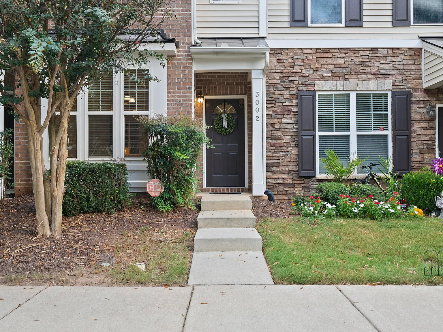 3 bed, 3.5 bath, 1863 sqft, $2,450 — Photo 2
