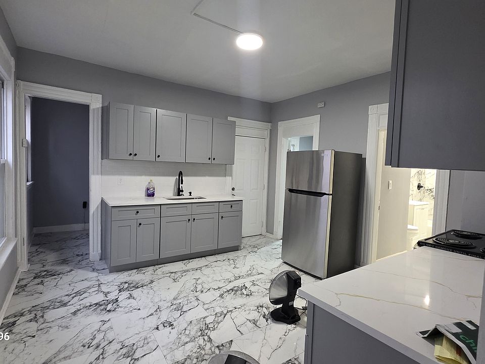 1st image of 549 Lombard St #1