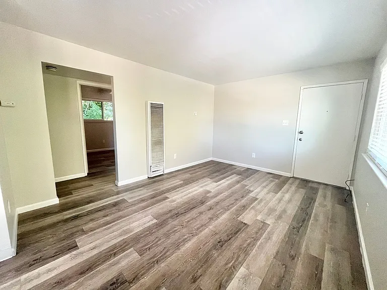 2505-2523 Sierra Blvd — Photo 4