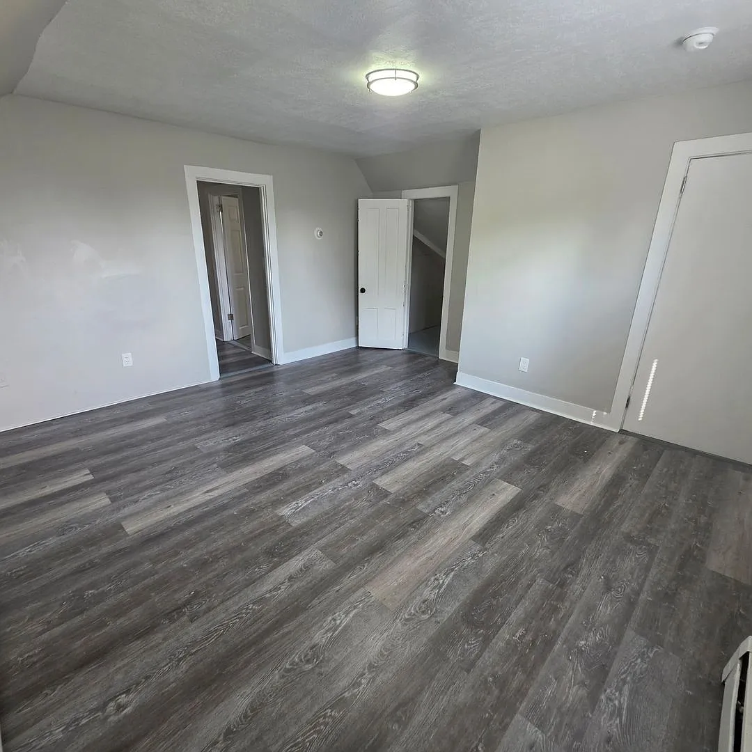 200-202 Sargeant St — Photo 1