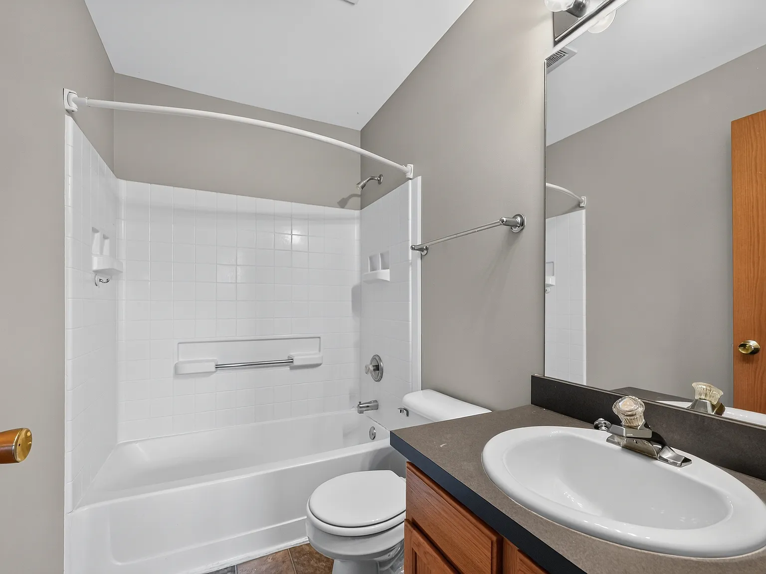 2 bed, 2.5 bath, 1360 sqft, $2,490 — Photo 3
